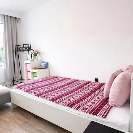 3 Bedroom Near Messe * Dusseldorf